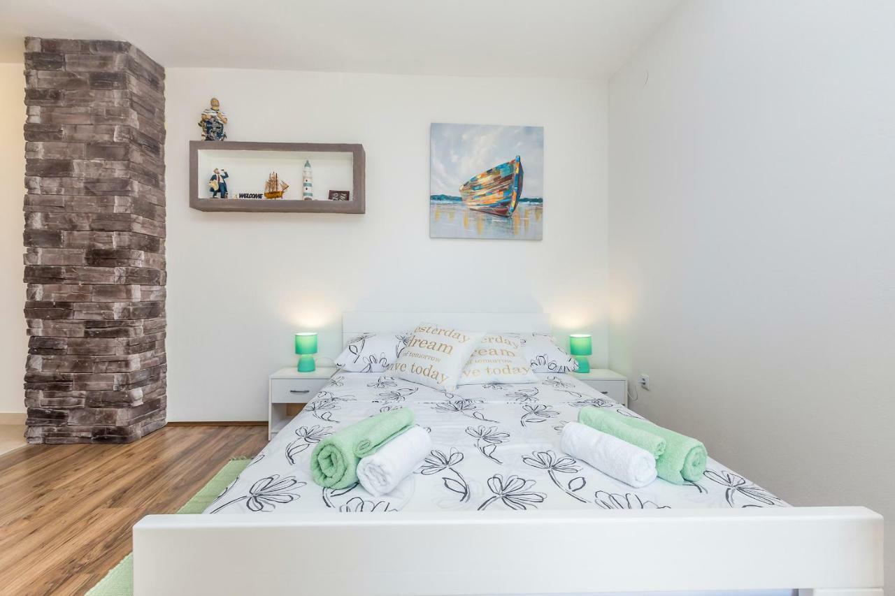 Appartement Studio Apartman Magdalena à Omišalj Extérieur photo