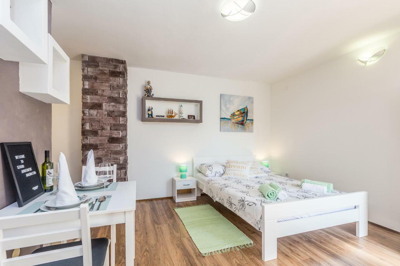 Appartement Studio Apartman Magdalena à Omišalj Extérieur photo