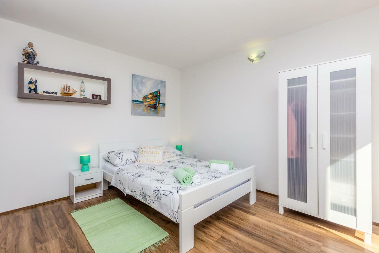 Appartement Studio Apartman Magdalena à Omišalj Extérieur photo