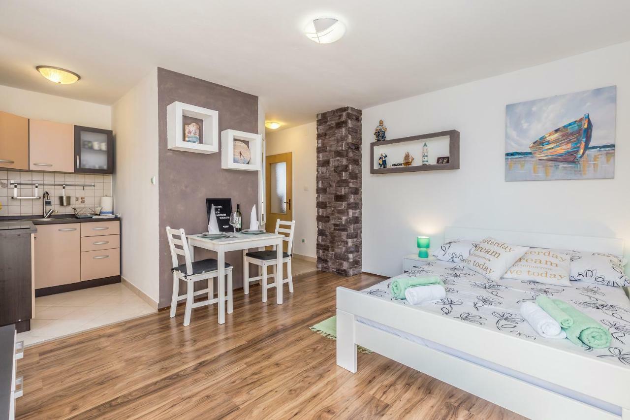 Appartement Studio Apartman Magdalena à Omišalj Extérieur photo