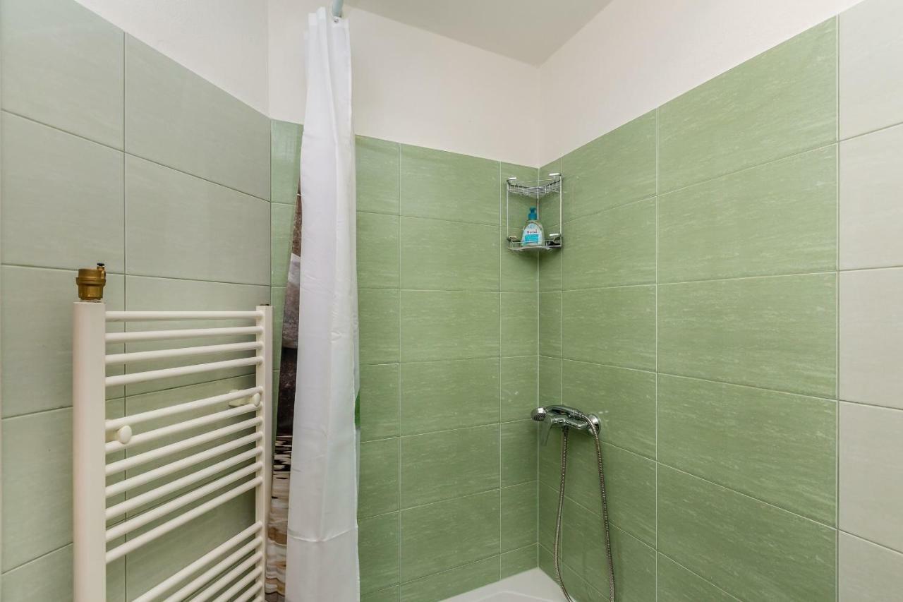 Appartement Studio Apartman Magdalena à Omišalj Extérieur photo