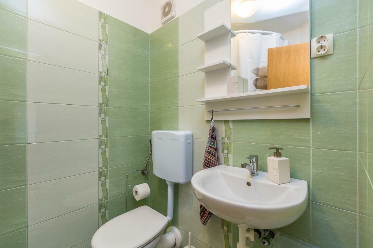 Appartement Studio Apartman Magdalena à Omišalj Extérieur photo