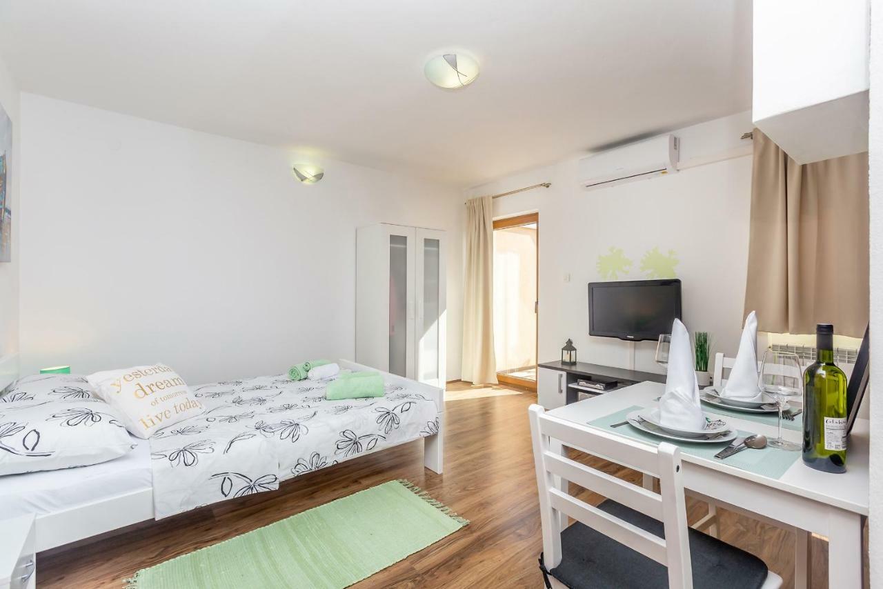 Appartement Studio Apartman Magdalena à Omišalj Extérieur photo